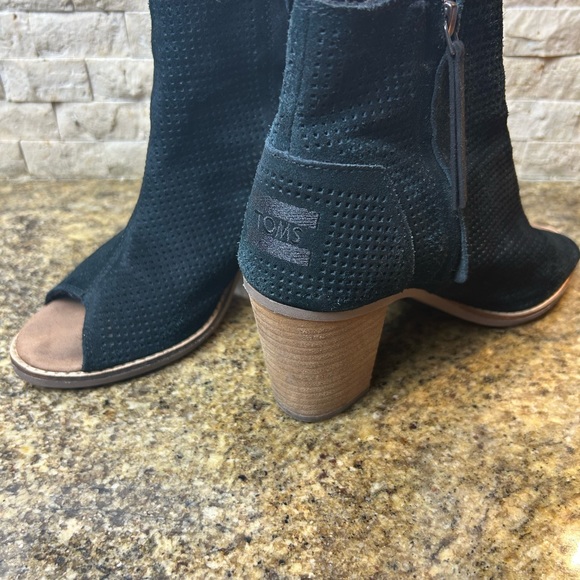 TOMS. Majorca Ankle Boots, 7W, Open Toe, Perforated Suede Leather, Black - Picture 10 of 11